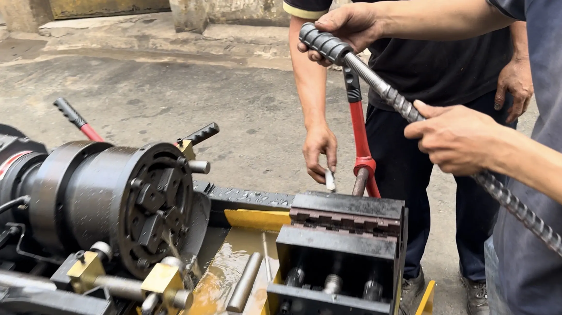 Máy tiện ren sắt cây HGS50 PRO