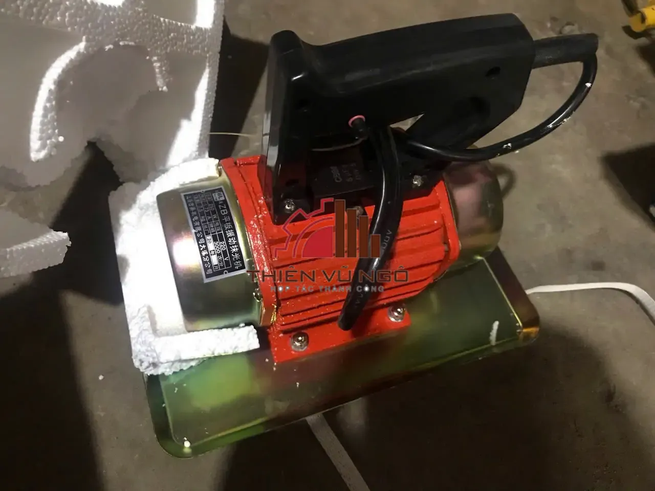 Máy đầm rung bê tông mini cầm tay 250W