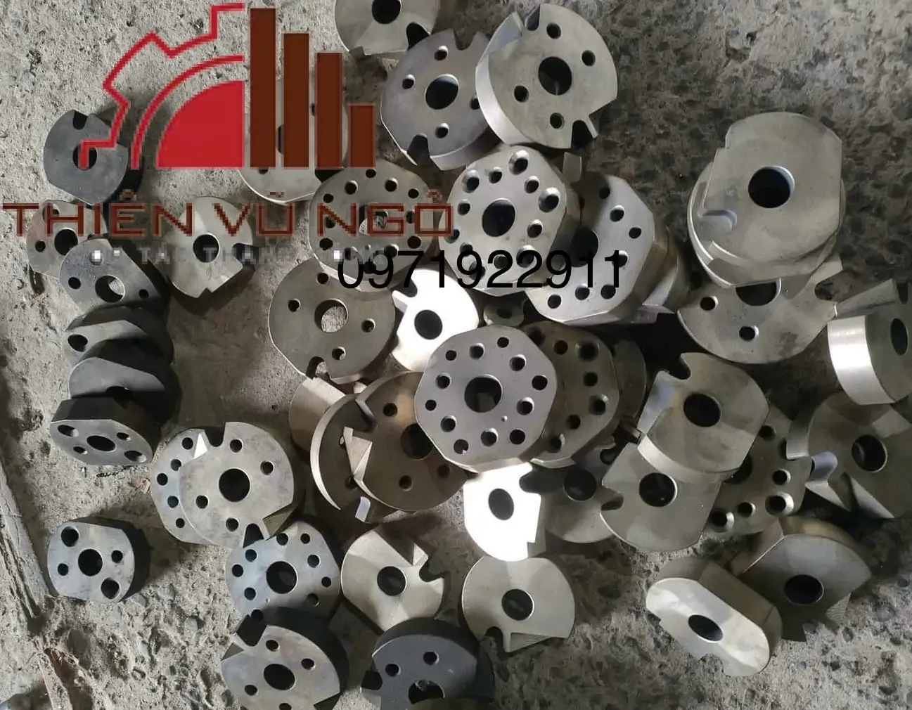 M&aacute;y bẻ đai sắt tự động LV68 
