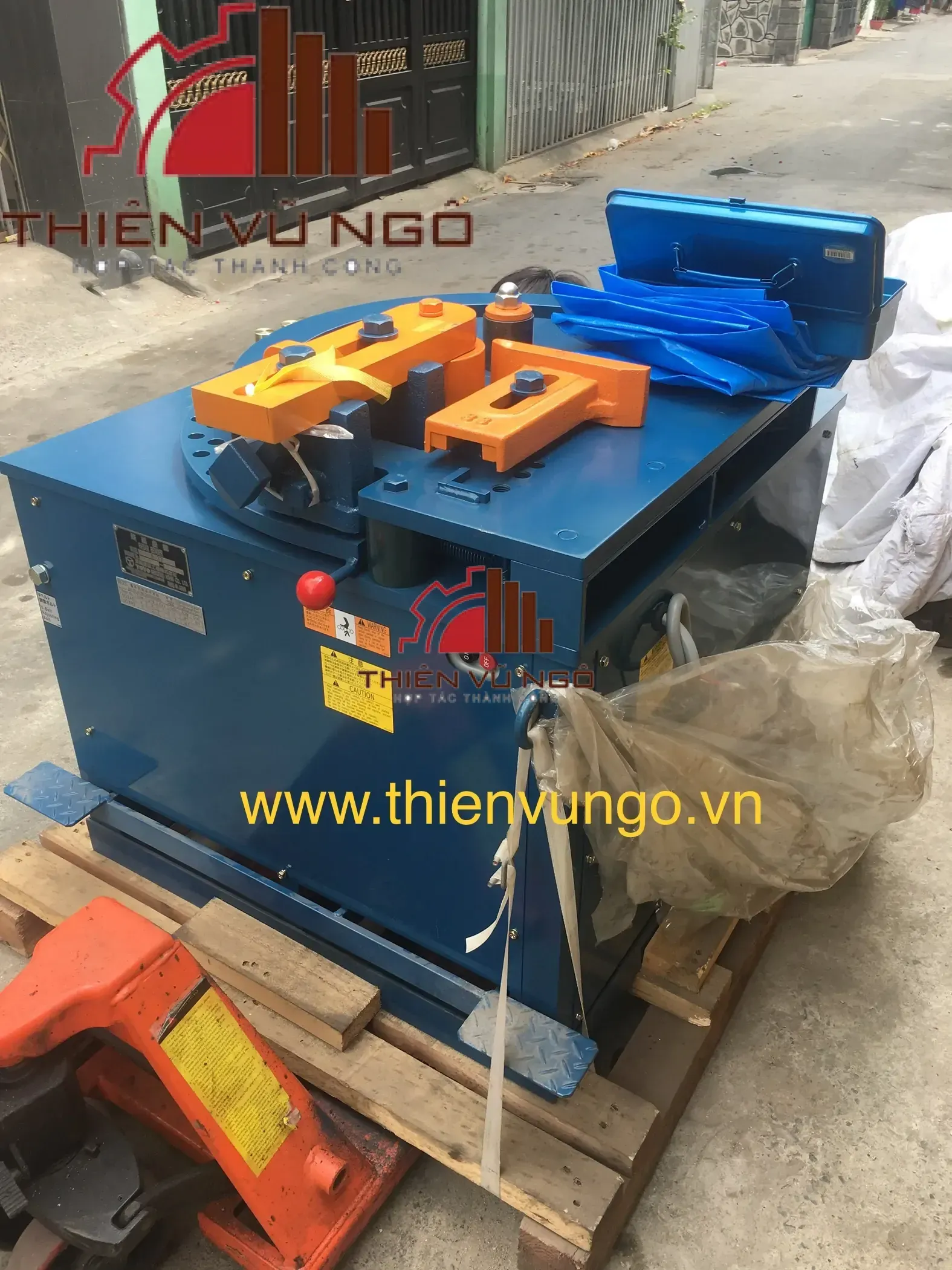 máy uốn sắt TOYO B-33
