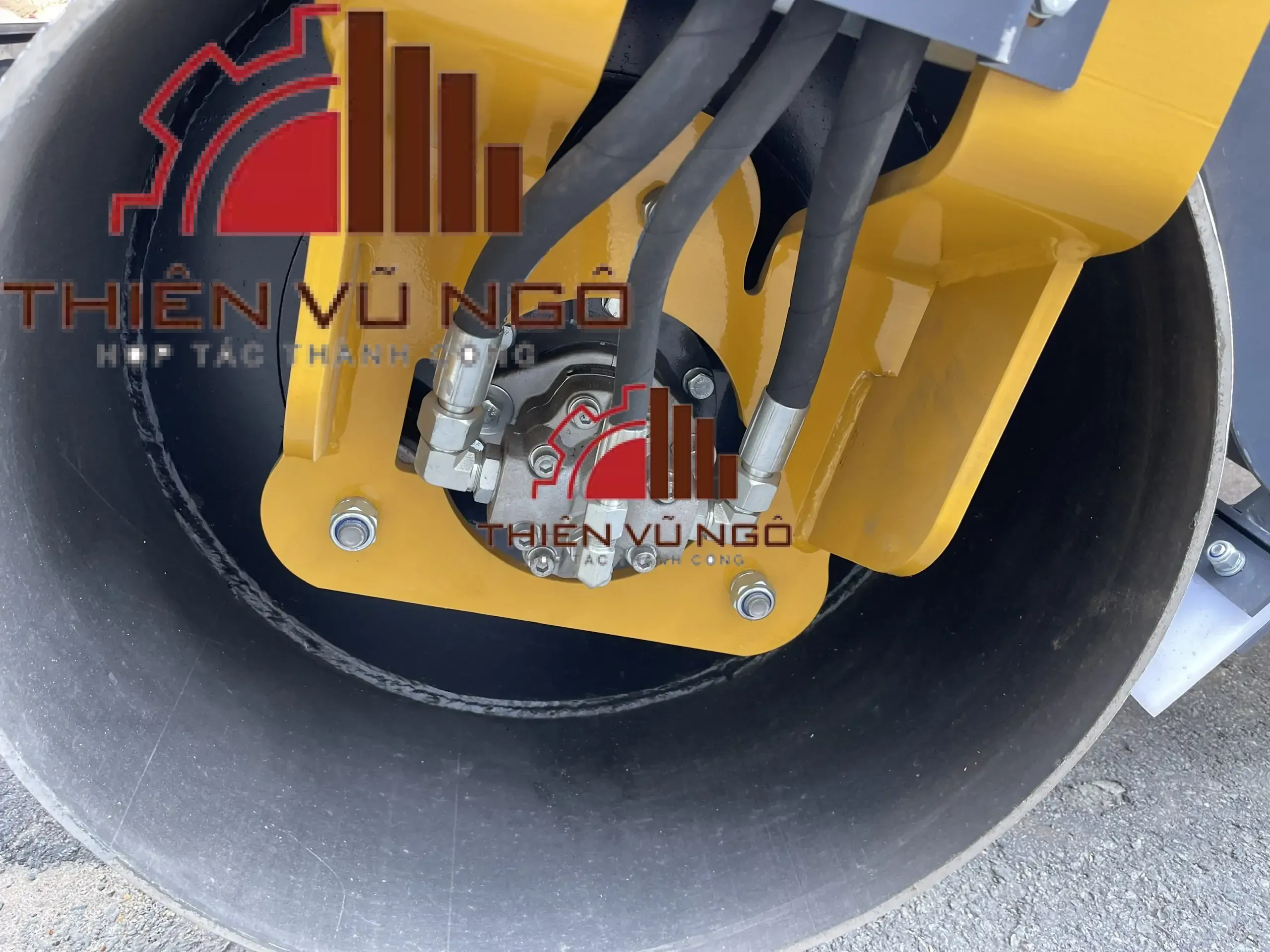 Dịch vụ cho thu&ecirc; xe lu rung 2 b&aacute;nh sắt 1500kg uy t&iacute;n