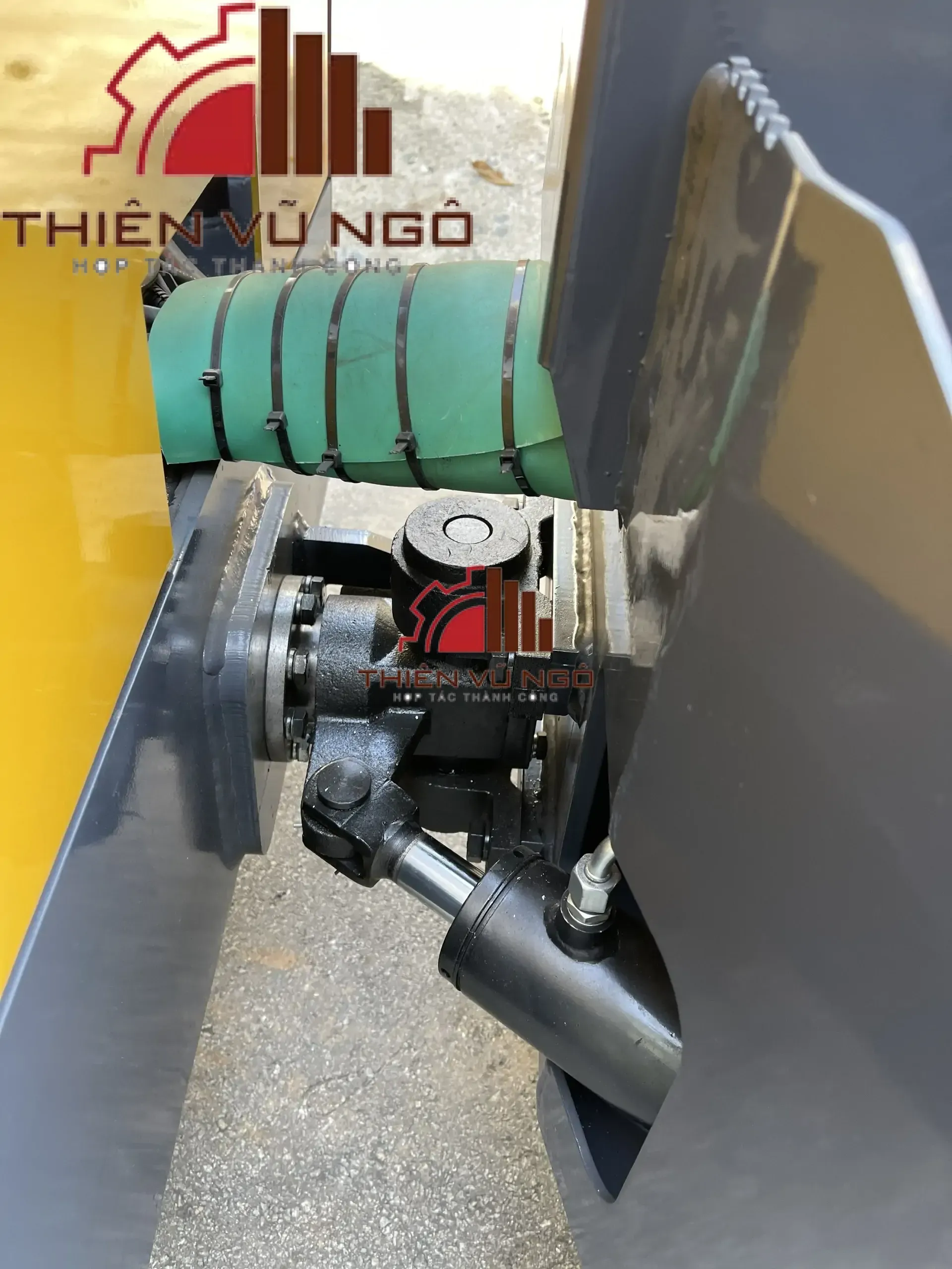 Cho thu&ecirc; xe lu rung 2 b&aacute;nh sắt 1500kg gi&aacute; tốt