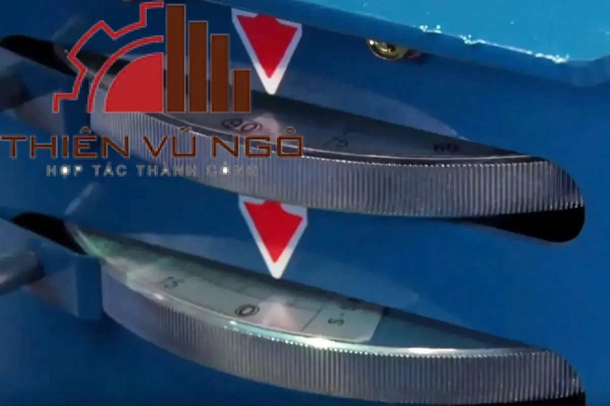 M&aacute;y Uốn Sắt TOYO B-52S