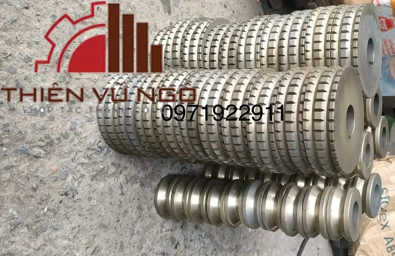 M&aacute;y bẻ đai sắt tự động LV68 